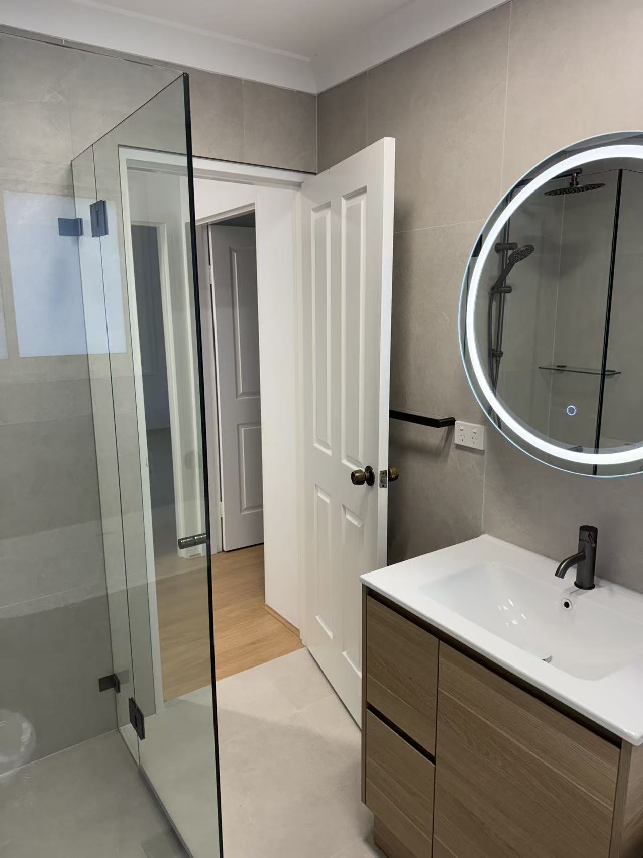 Luxury bathroom result in Narwee